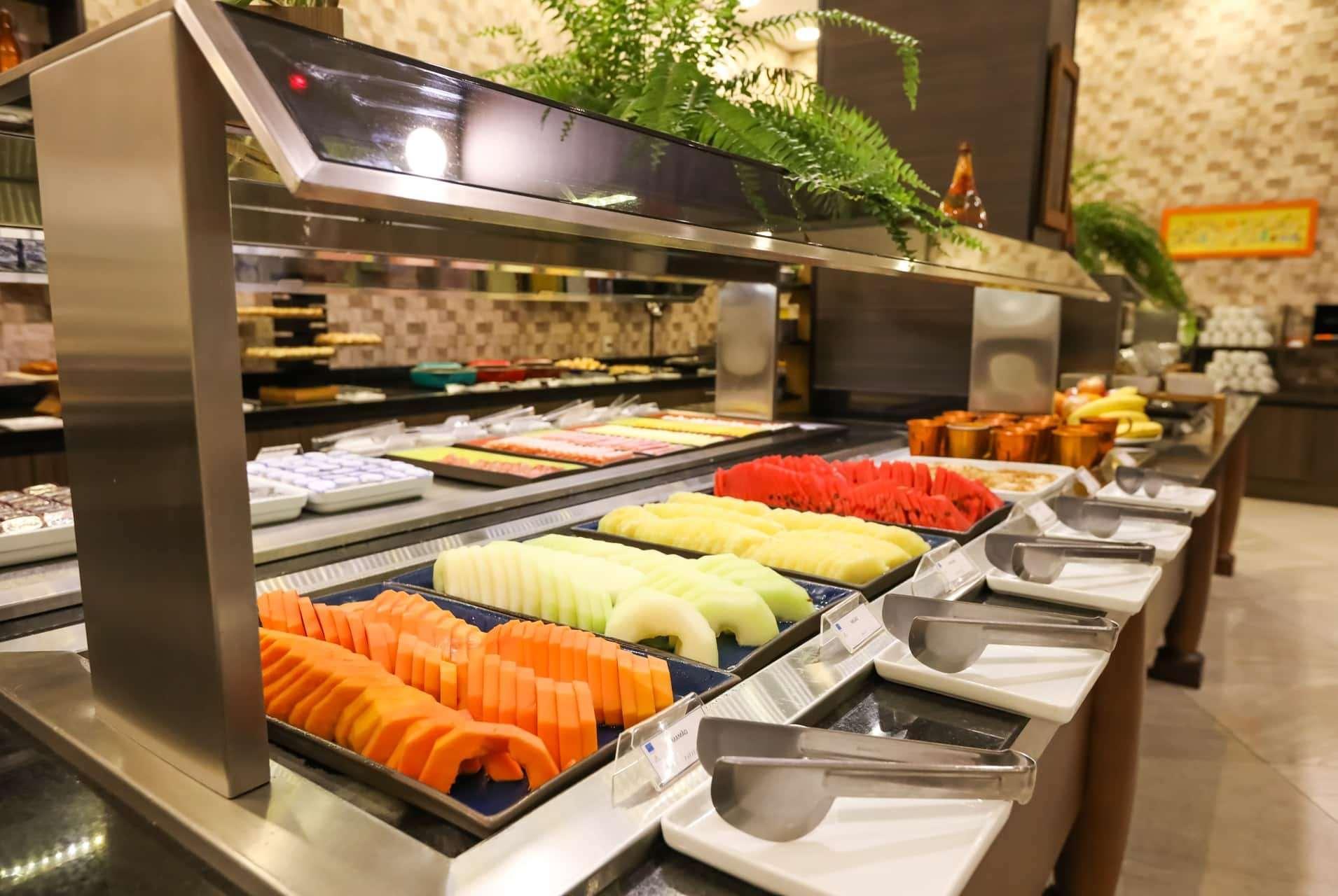 Tryp By Wyndham Ribeirao Preto Hotel Exterior photo A salad bar